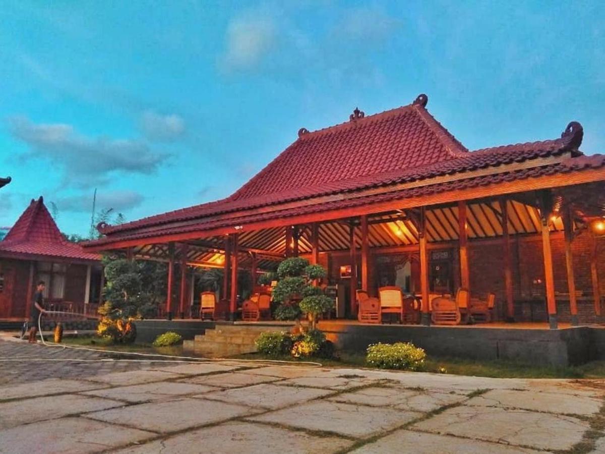The Royal Joglo Tepus Exterior foto