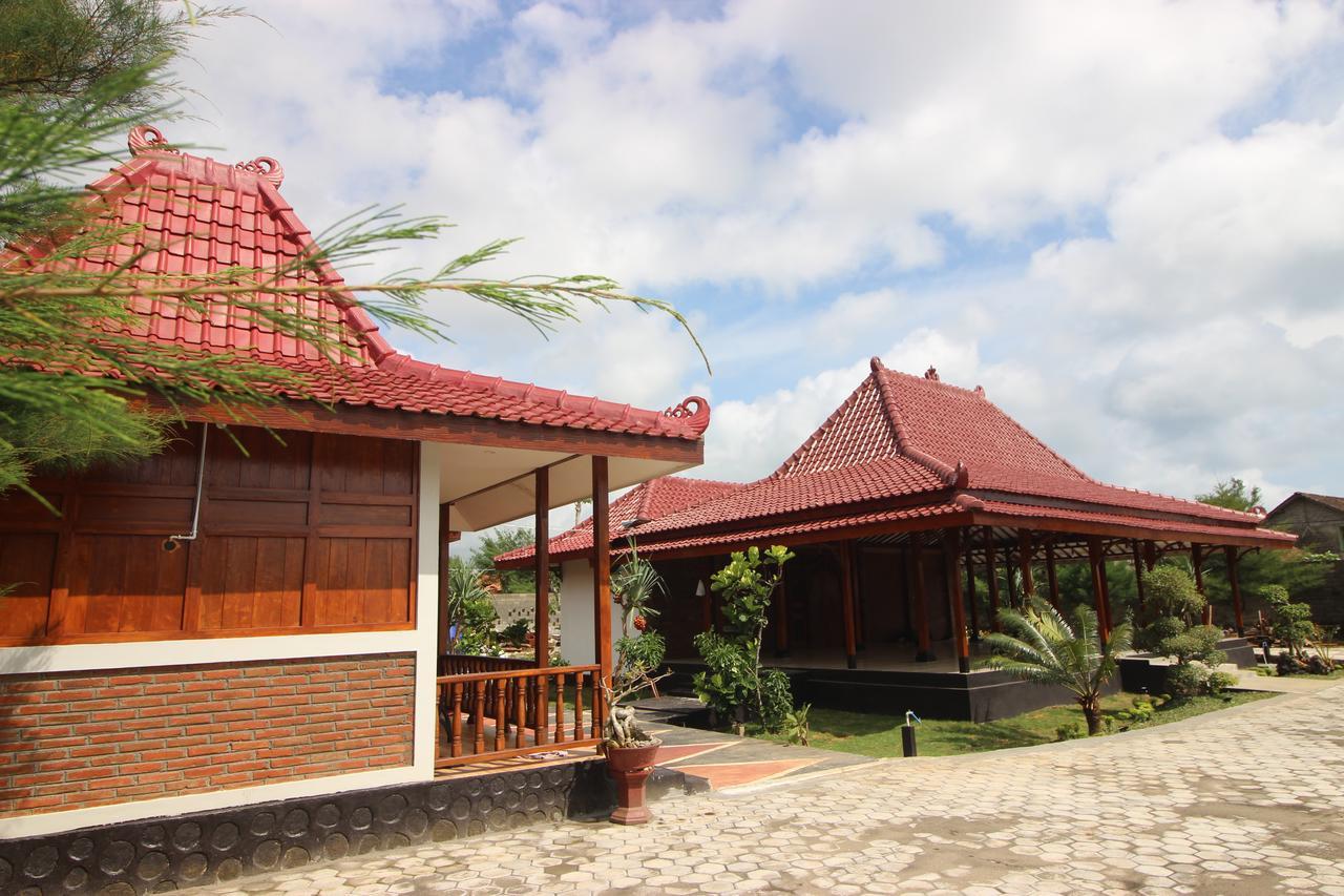 The Royal Joglo Tepus Exterior foto
