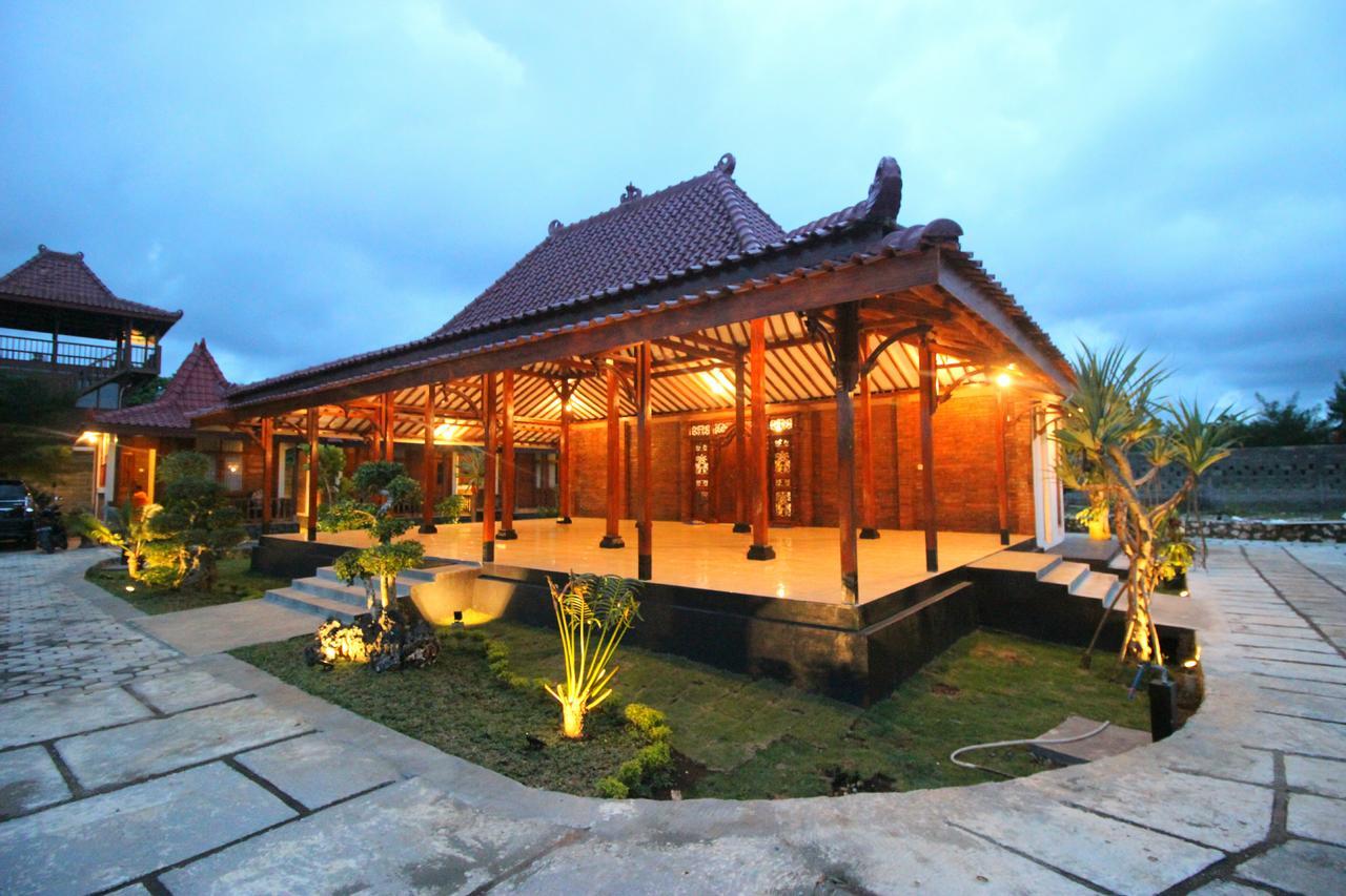 The Royal Joglo Tepus Exterior foto
